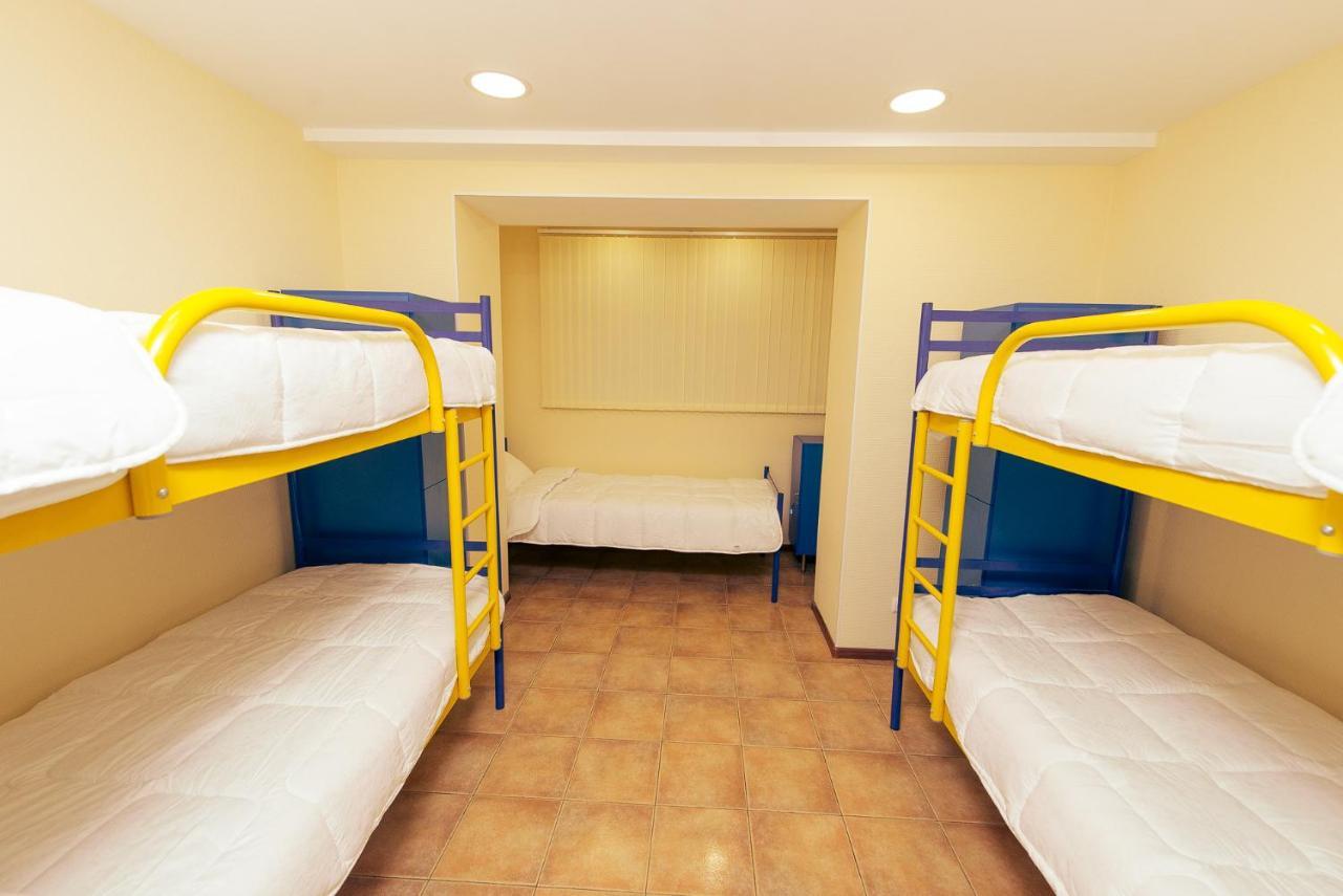 Tenistiy Hostel โอเดสซา ภายนอก รูปภาพ