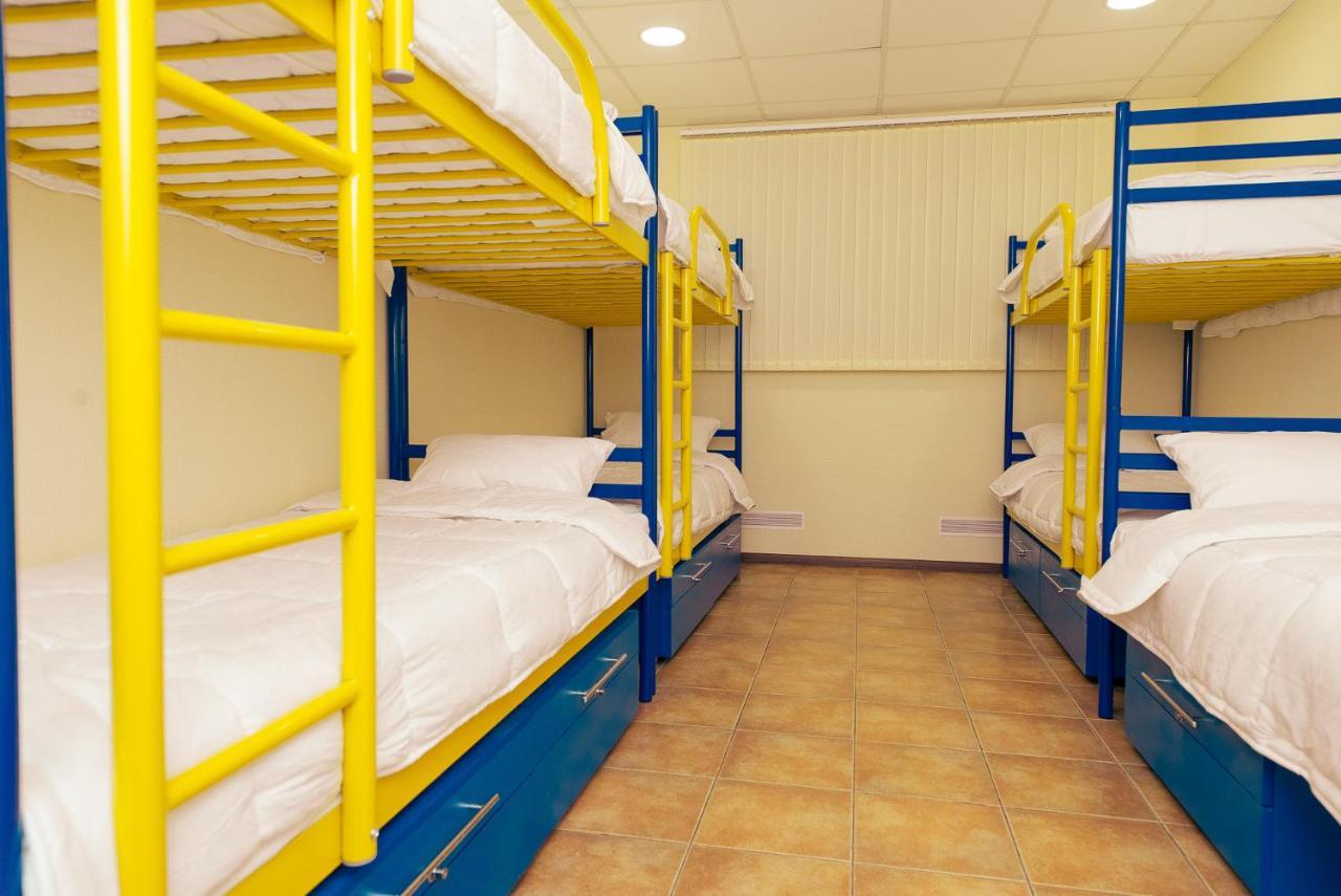 Tenistiy Hostel โอเดสซา ภายนอก รูปภาพ